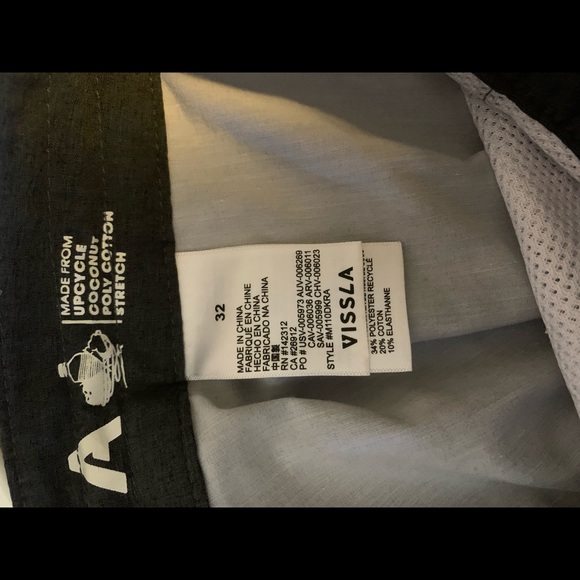 VISSLA Boardshorts size 32 - Picture 3 of 3